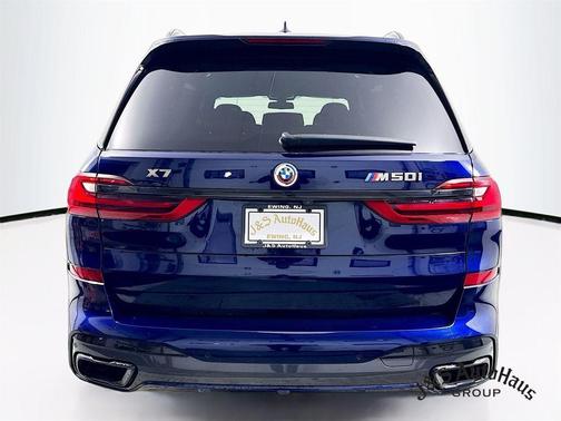 2022 BMW X7 M50i
