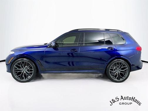 2022 BMW X7 M50i