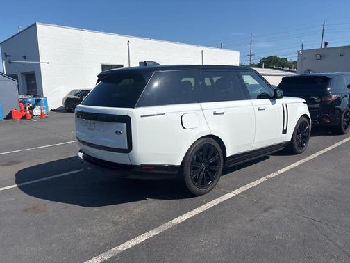 2023 Land Rover Range Rover P530 SE