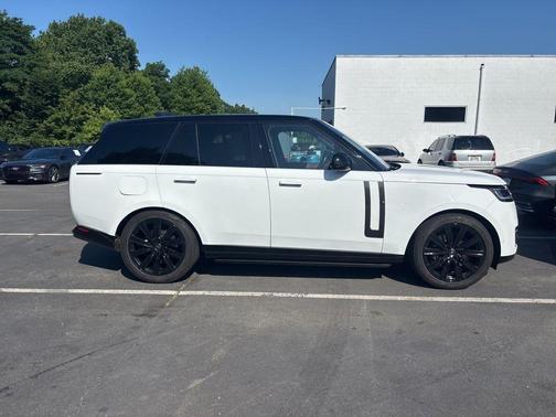 2023 Land Rover Range Rover P530 SE