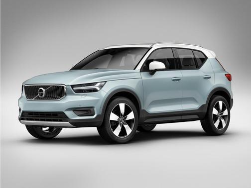 White 2020 Volvo XC40 T5 Momentum