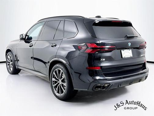 2025 BMW X5 M60i