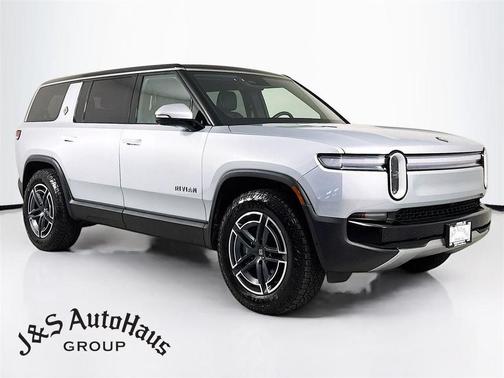 2026 Rivian R1S 
