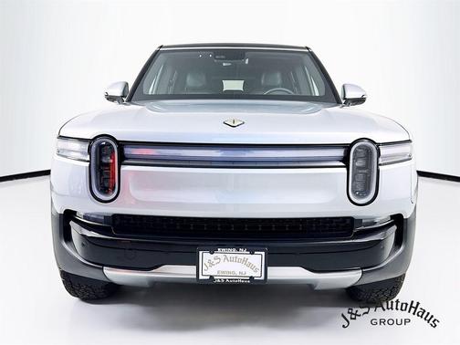 2026 Rivian R1S 