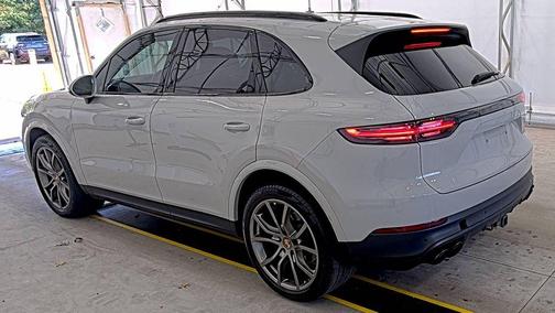 2023 Porsche Cayenne Base