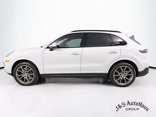 2023 Porsche Cayenne Base