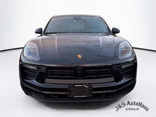 2023 Porsche Macan Base