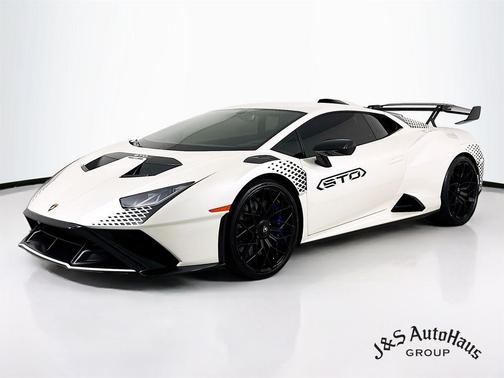 2023 Lamborghini Huracan STO Base