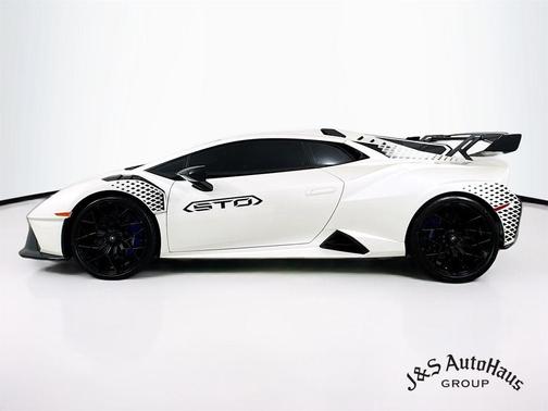 Balloon White Metallic 2023 Lamborghini Huracan STO Base