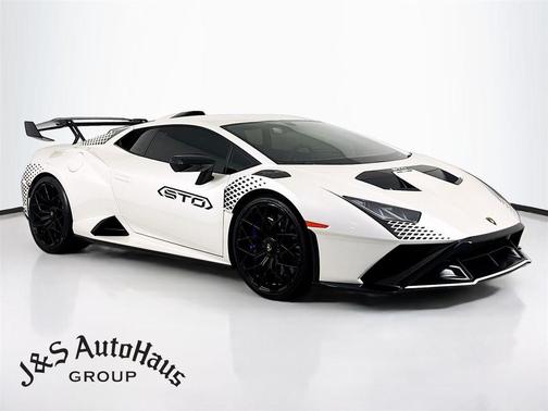 2023 Lamborghini Huracan STO Base