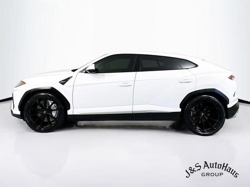 2020 Lamborghini Urus Base