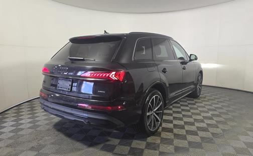 2022 Audi Q7 55 Premium Plus