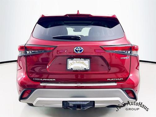 2023 Toyota Highlander Hybrid Platinum