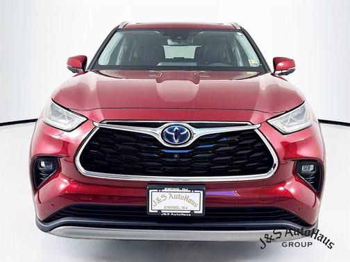 2023 Toyota Highlander Hybrid Platinum