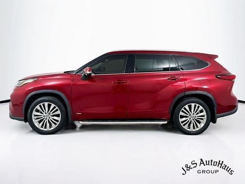 2023 Toyota Highlander Hybrid Platinum