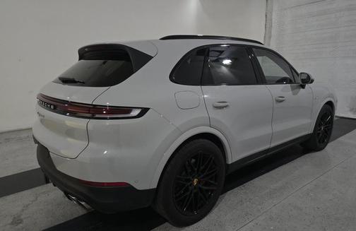 2024 Porsche Cayenne S