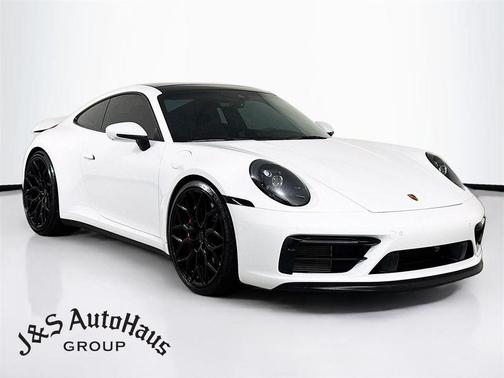 2022 Porsche 911 Carrera 4 GTS