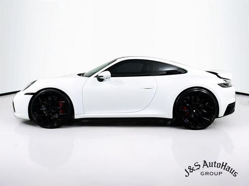 2022 Porsche 911 Carrera 4 GTS