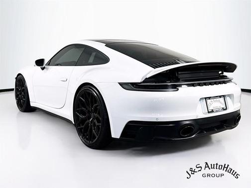 2022 Porsche 911 Carrera 4 GTS