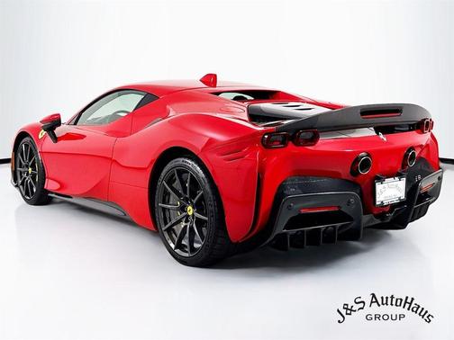 2023 Ferrari SF90 Stradale Base