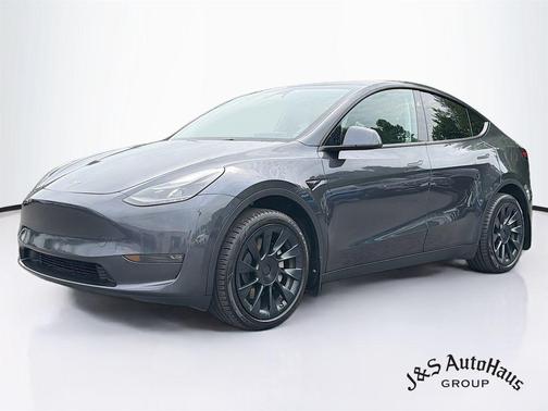 Black 2024 Tesla Model Y Long Range