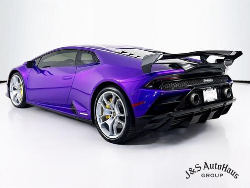 2022 Lamborghini Huracan EVO Base