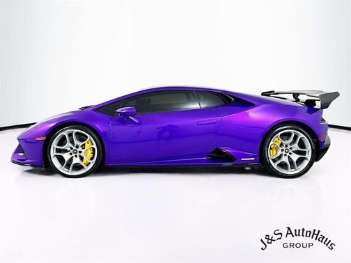 2022 Lamborghini Huracan EVO Base