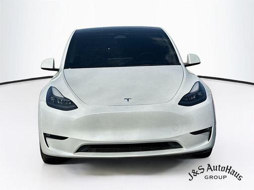 Pearl White 2023 Tesla Model Y Performance