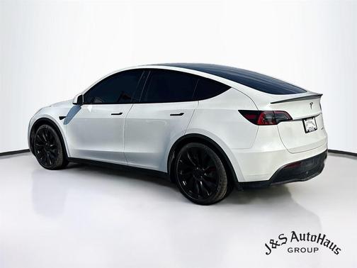 Pearl White 2023 Tesla Model Y Performance