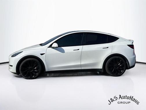 Pearl White 2023 Tesla Model Y Performance