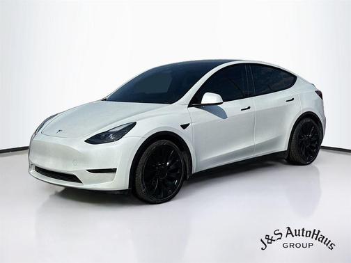 Pearl White 2023 Tesla Model Y Performance