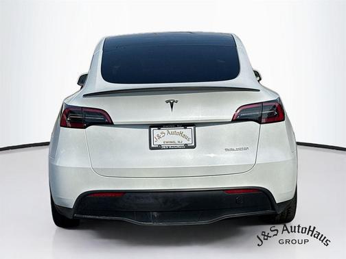 Pearl White 2023 Tesla Model Y Performance