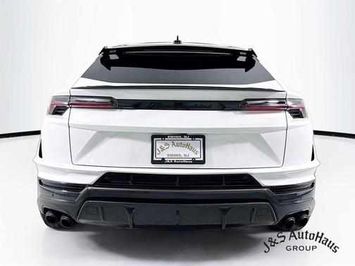 2023 Lamborghini Urus Performante