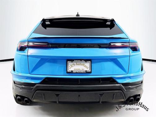 2023 Lamborghini Urus Performante