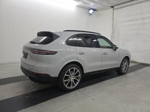 2023 Porsche Cayenne Platinum Edition