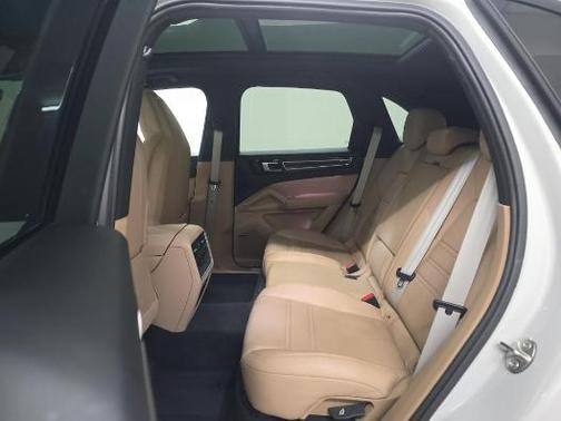2023 Porsche Cayenne Platinum Edition