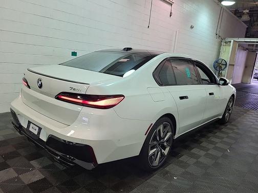 2023 BMW 760 760i xDrive