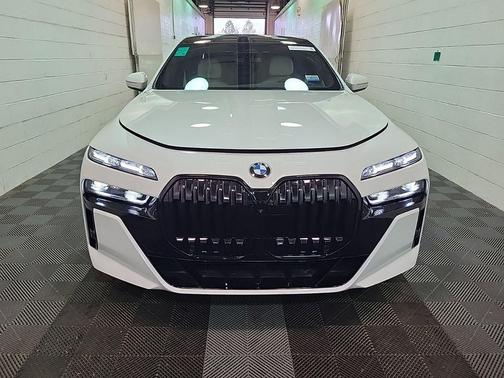 2023 BMW 760 760i xDrive