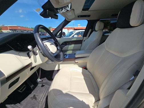 Batumi Gold 2022 Land Rover Range Rover P400 SE