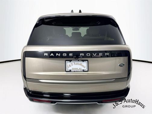 Batumi Gold 2022 Land Rover Range Rover P400 SE