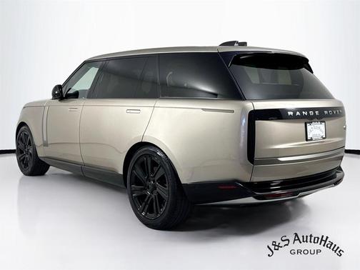 Batumi Gold 2022 Land Rover Range Rover P400 SE