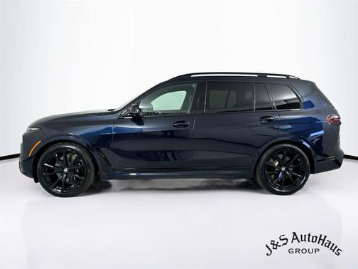 Carbon Black Metallic 2025 BMW X7 M60i