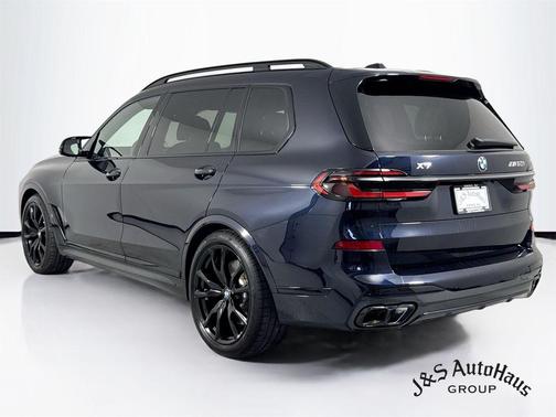 Carbon Black Metallic 2025 BMW X7 M60i