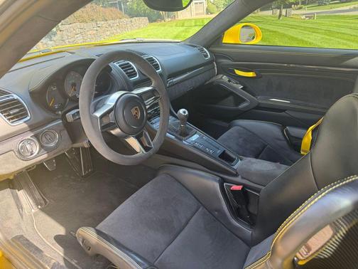2016 Porsche Cayman GT4