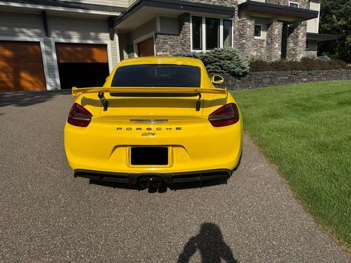 2016 Porsche Cayman GT4