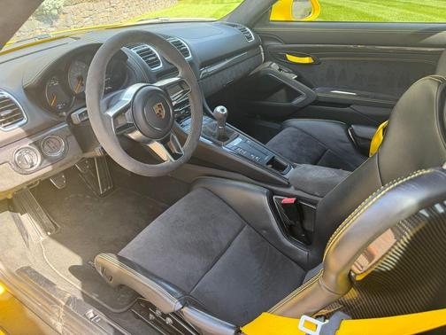 2016 Porsche Cayman GT4