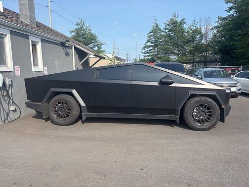 2025 Tesla Cybertruck Base