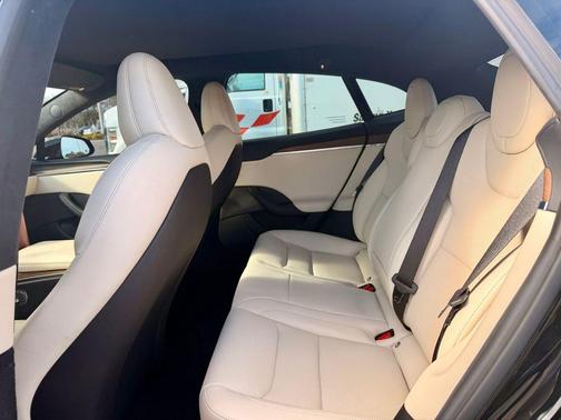 2022 Tesla Model S Base