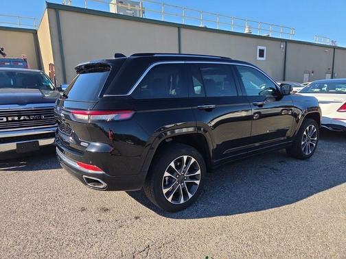 2022 Jeep Grand Cherokee 4xe Overland