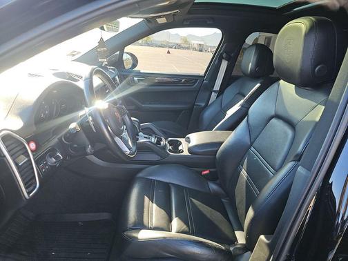 2023 Porsche Cayenne Platinum Edition